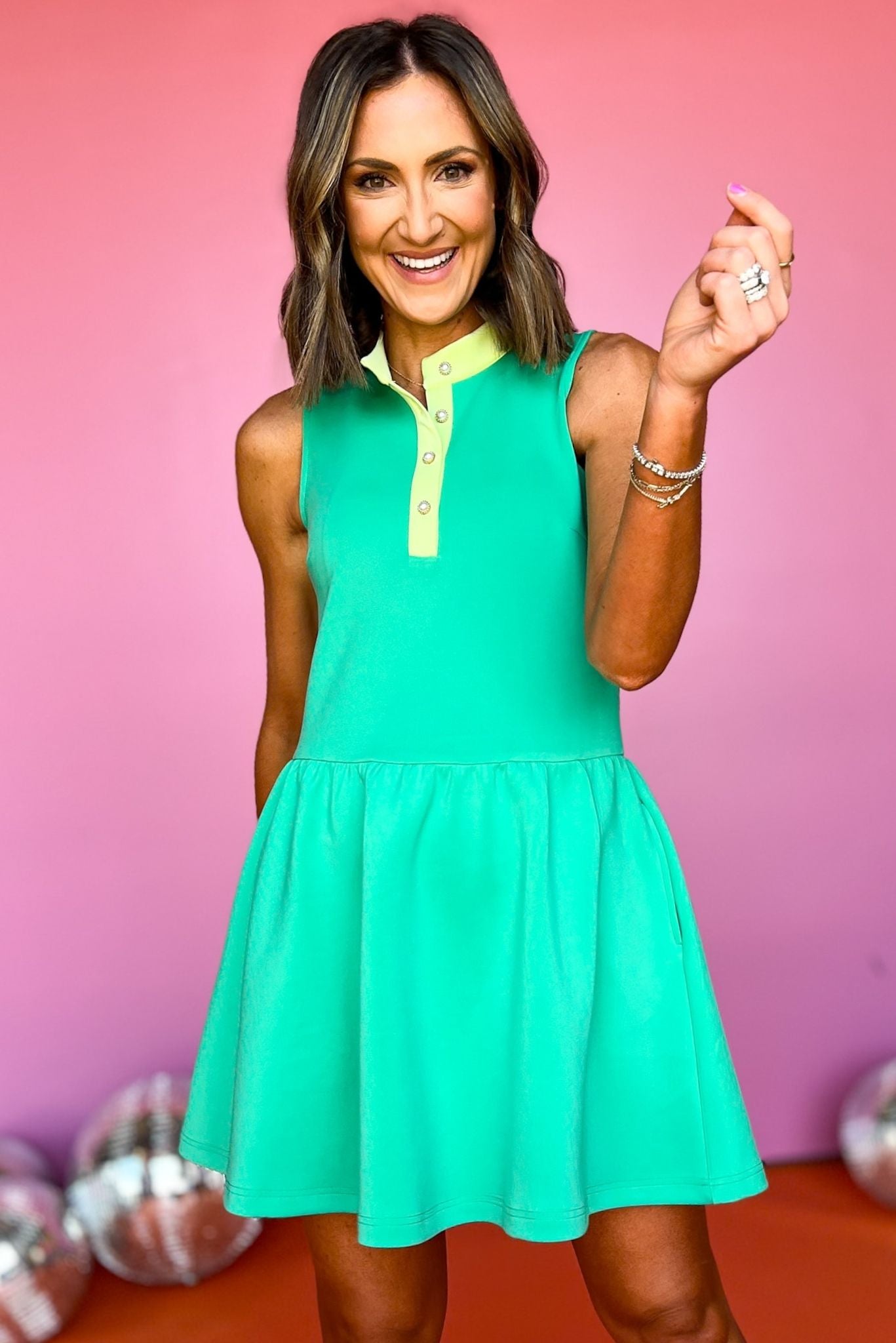 SSYS The Colorblock Augusta Pearl Button Scuba Dress In Kelly Green Lime, Ssys athlesiure, Spring athleisure, athleisure, elevated athleisure, signature dress, must have active dress , athletic dress, athletic style, mom style, shop style your senses by mallory fitzsimmons, ssys by mallory fitzsimmons