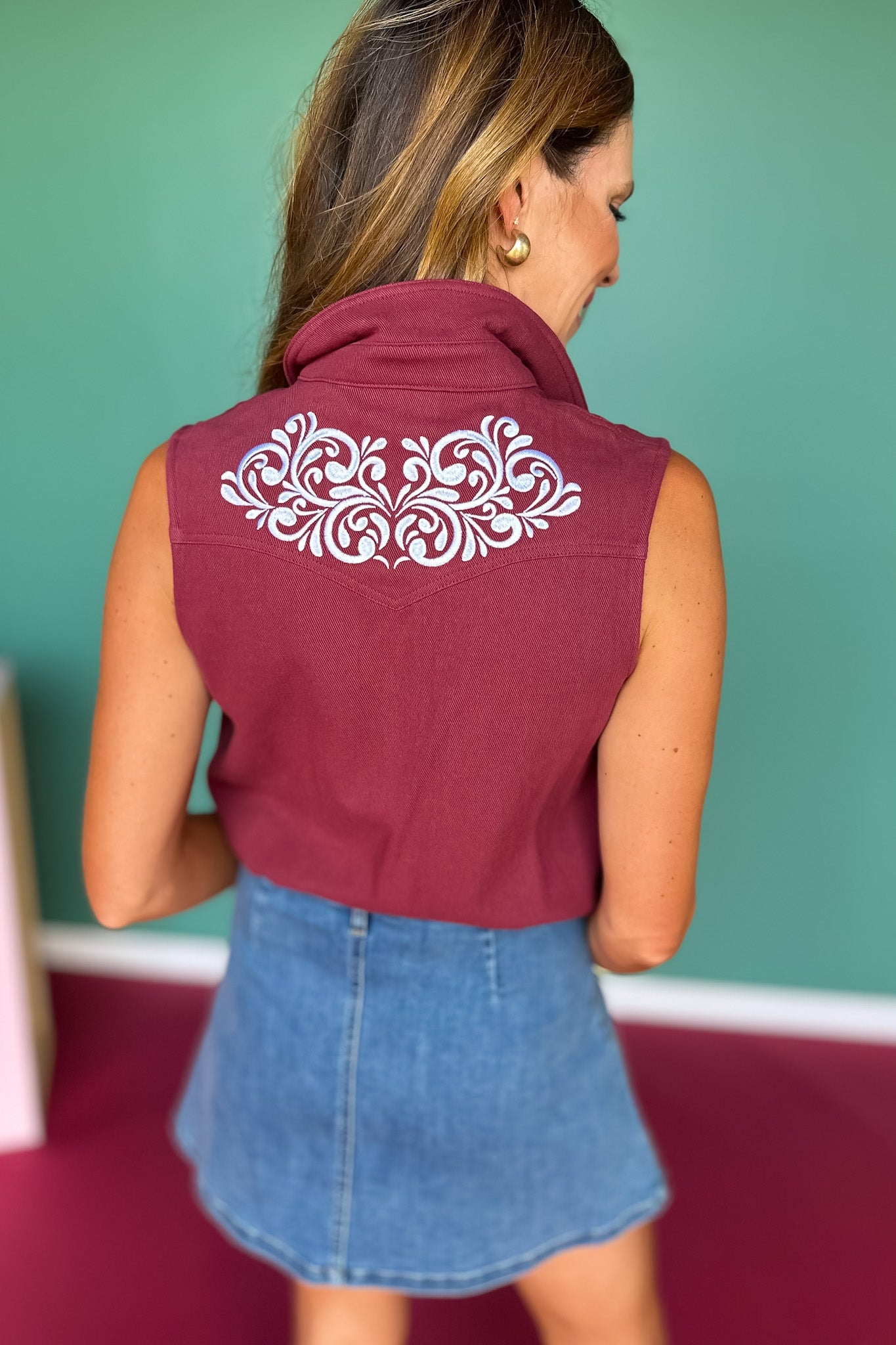 SSYS Edith Sleeveless Denim Embroidered Top In Maroon