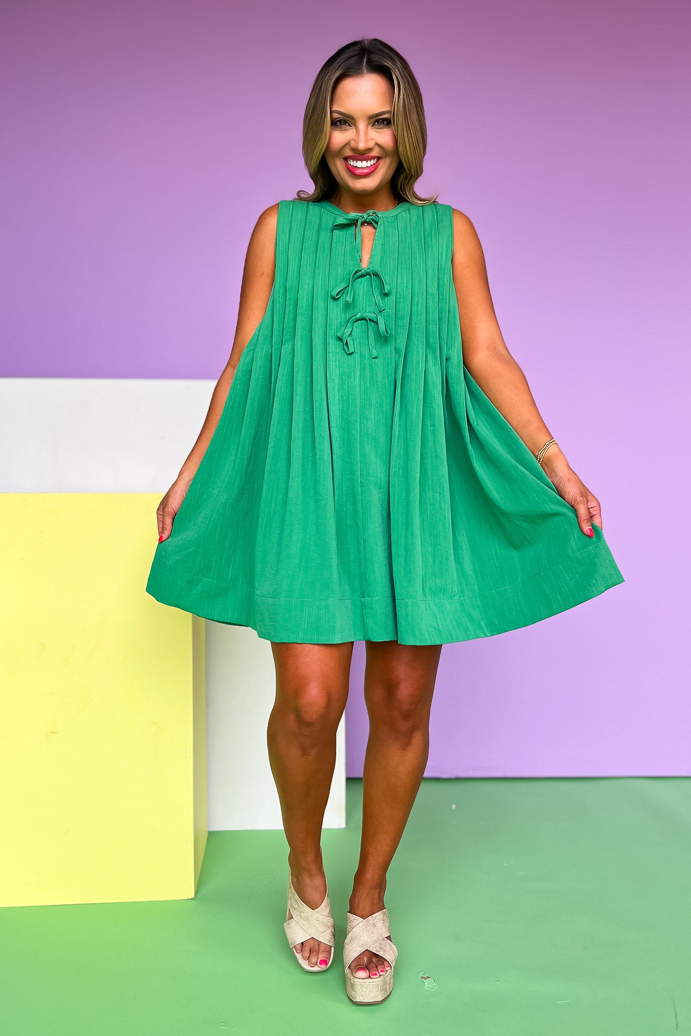 Green Pleated Round Neck Bow Tie Closure Sleeveless Dress