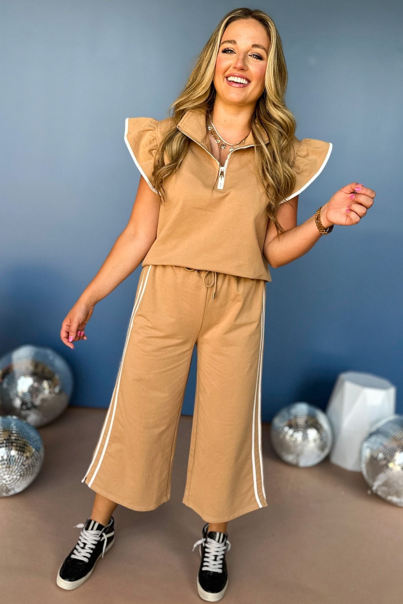 SSYS The Madison Set In Taupe And Ivory, elevated style, elevated set, matching set, must have set, must have travel, must have outfit, travel outfit, comfortable outfit, elevated outfit, mom style, shop style your senses by mallory fitzsimmons