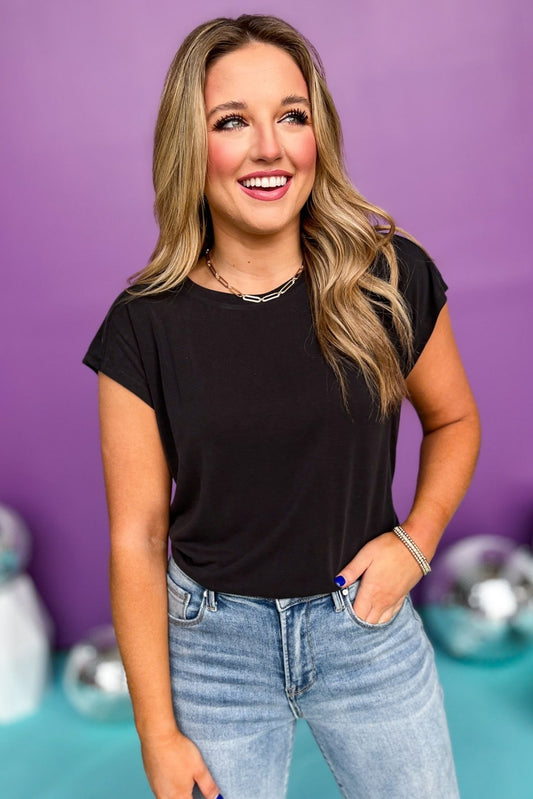 Black Basic Short Sleeve Top, must have shirt, must have style, elevated tshirt, short sleeve shirt, elevated top, comfortable style, mom style, casual style, shop style your senses by Mallory Fitzsimmons, says by Mallory Fitzsimmons