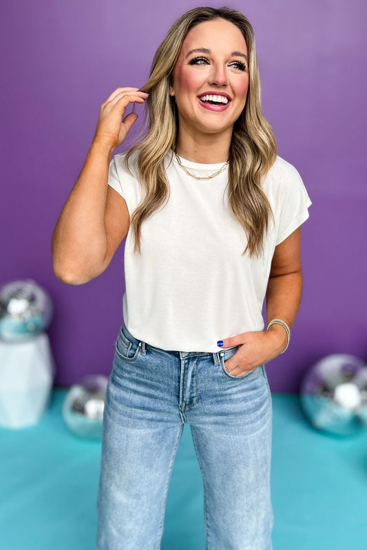 Cream Basic Short Sleeve Top, must have shirt, must have style, elevated tshirt, short sleeve shirt, elevated top, comfortable style, mom style, casual style, shop style your senses by Mallory Fitzsimmons, says by Mallory Fitzsimmons