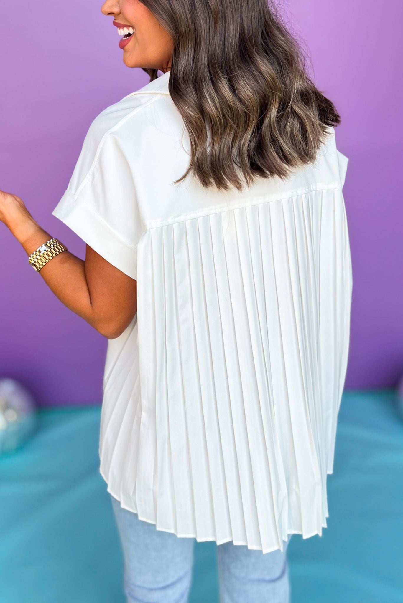 Off White Collared V Neck Short Sleeve Back Pleat Detail Top, pleated back top, must have top, must have style, summer style, spring fashion, elevated style, elevated top, mom style, shop style your senses by mallory fitzsimmons, ssys by mallory fitzsimmons  Edit alt text