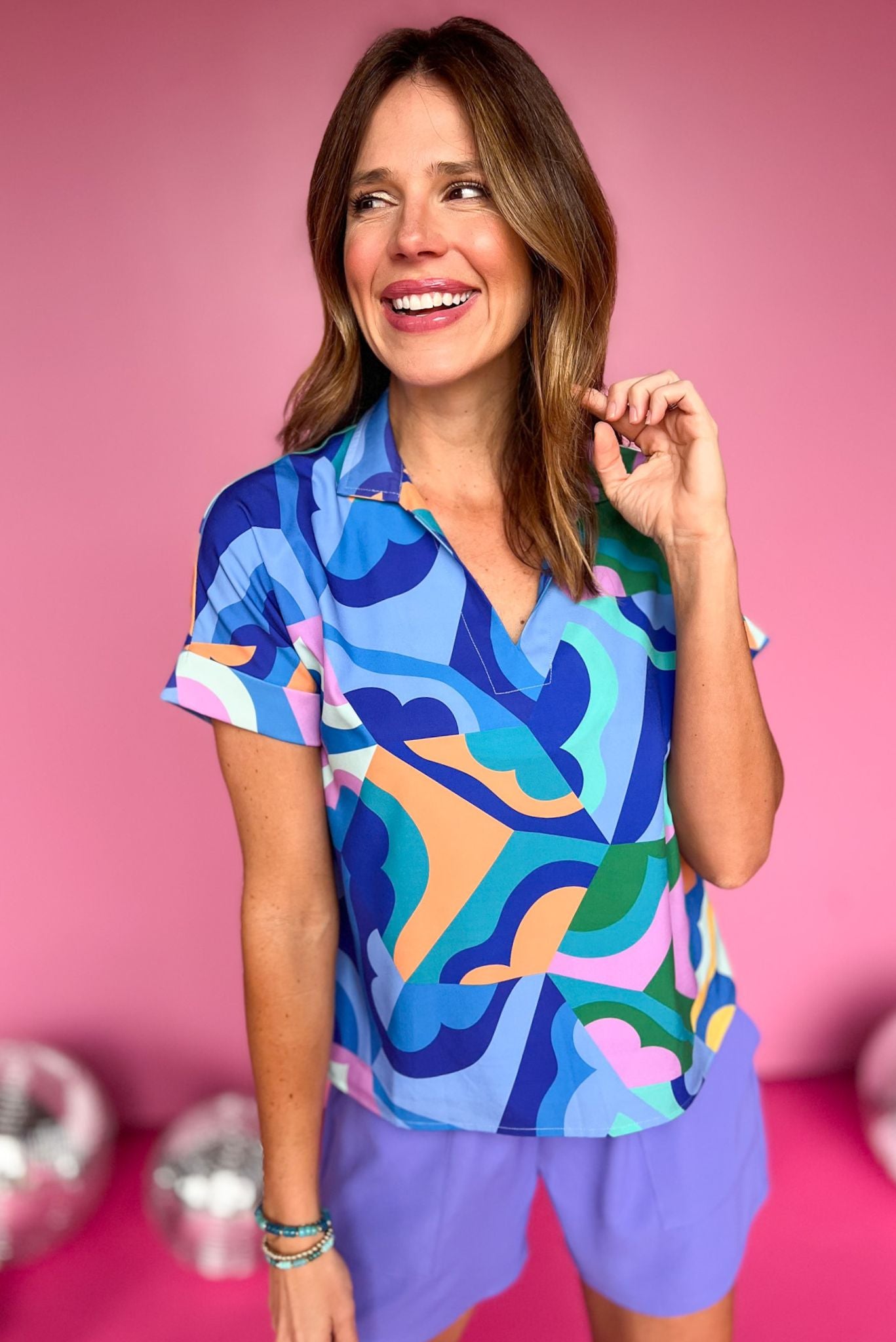 SSYS The Meg V Neck Top In Blue Geometric, ssys the label, ssys top, must have top, printed top, elevated top, elevated style, mom style, summer style, summer top, easy fit, must have, shop style your senses by mallory fitzsimmons, ssys by mallory fitzsimmons