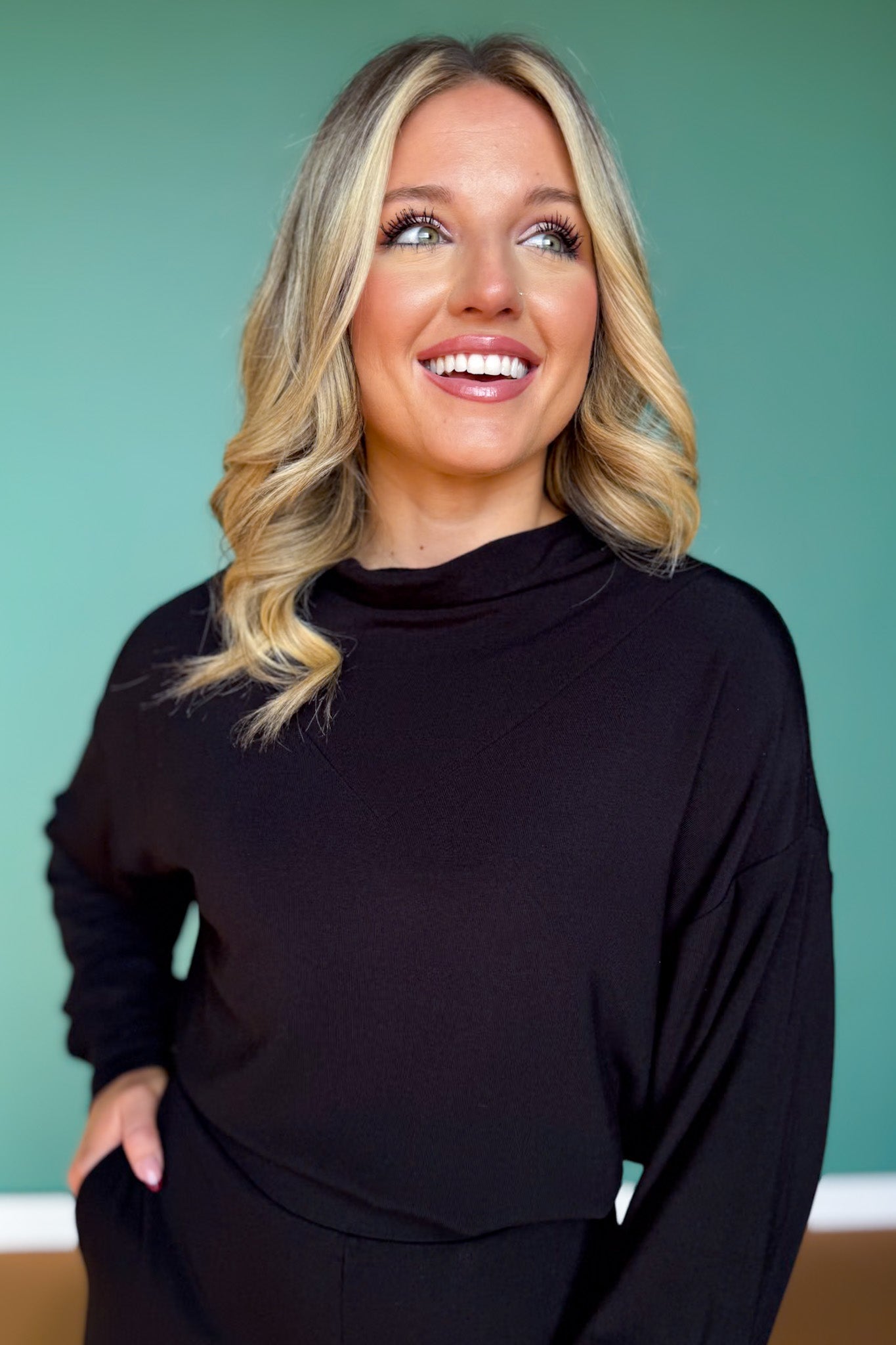 SSYS Kora Cowl V Neck Fleece Lined Top In Black