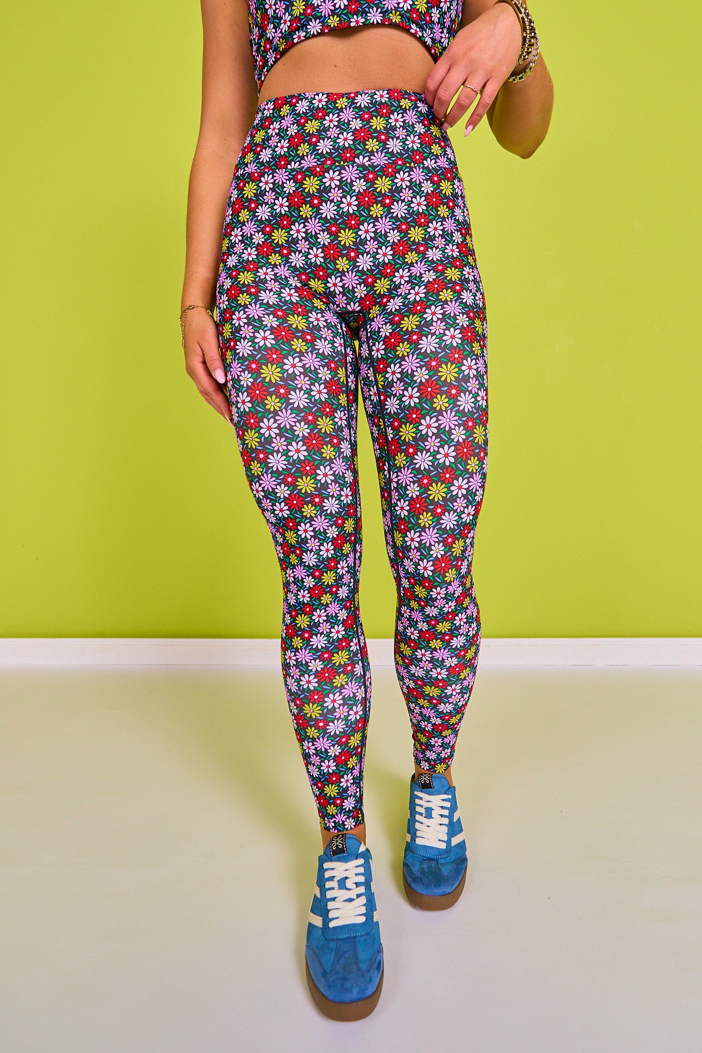 SSYS Black Daisy Burst Compression Leggings