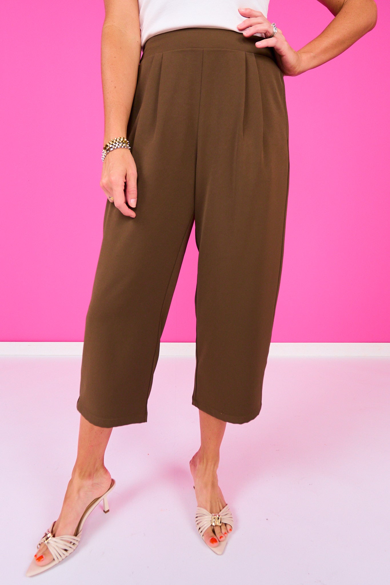 SSYS Jules Barrel Crop Trousers In Brown