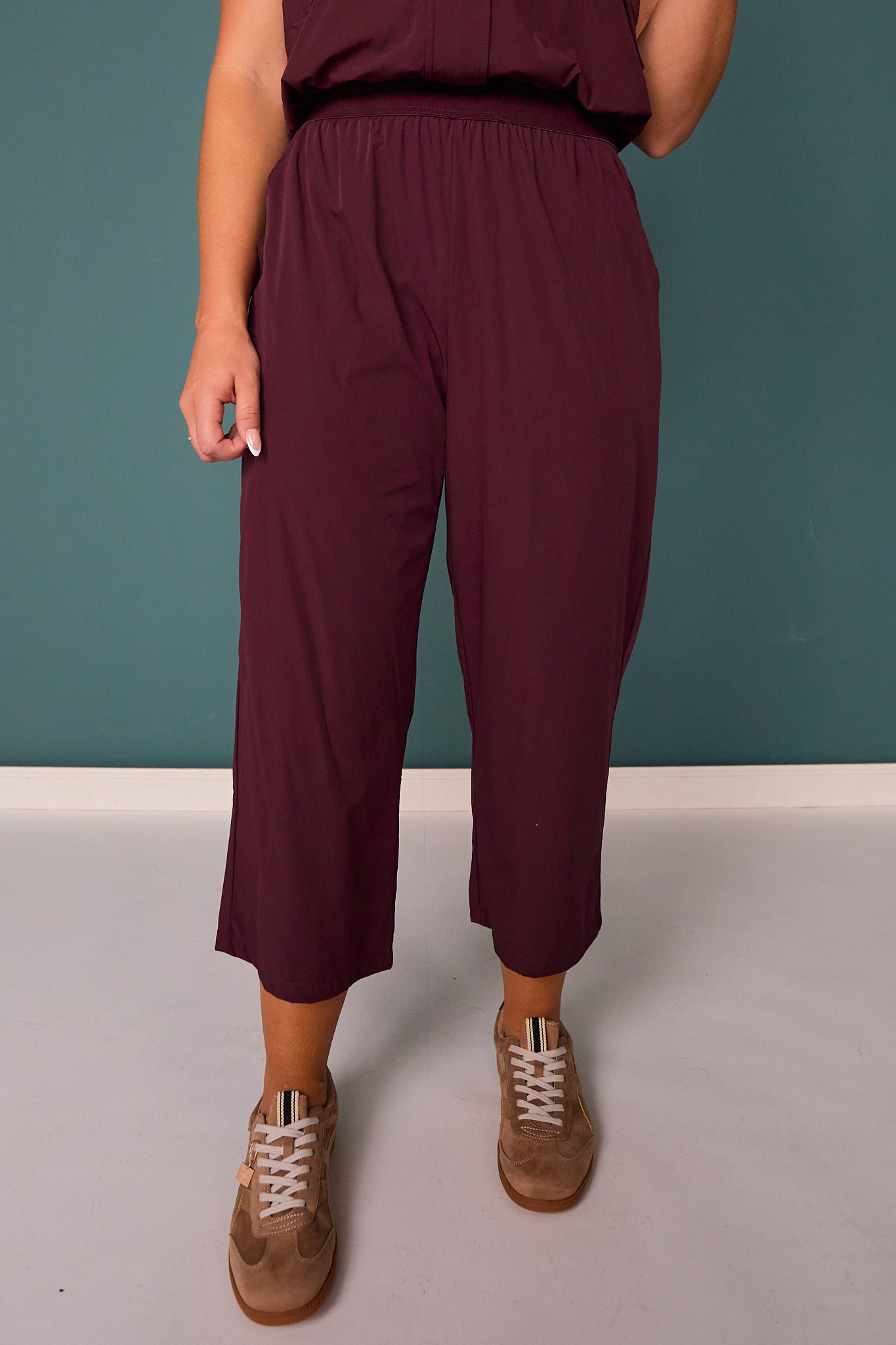 SSYS Active Barrel Pants In Deep Maroon