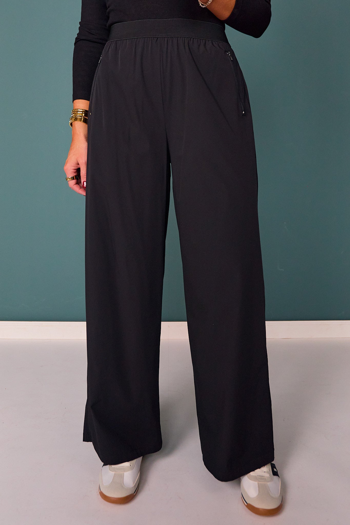 SSYS Wide Leg Active Pants In Black
