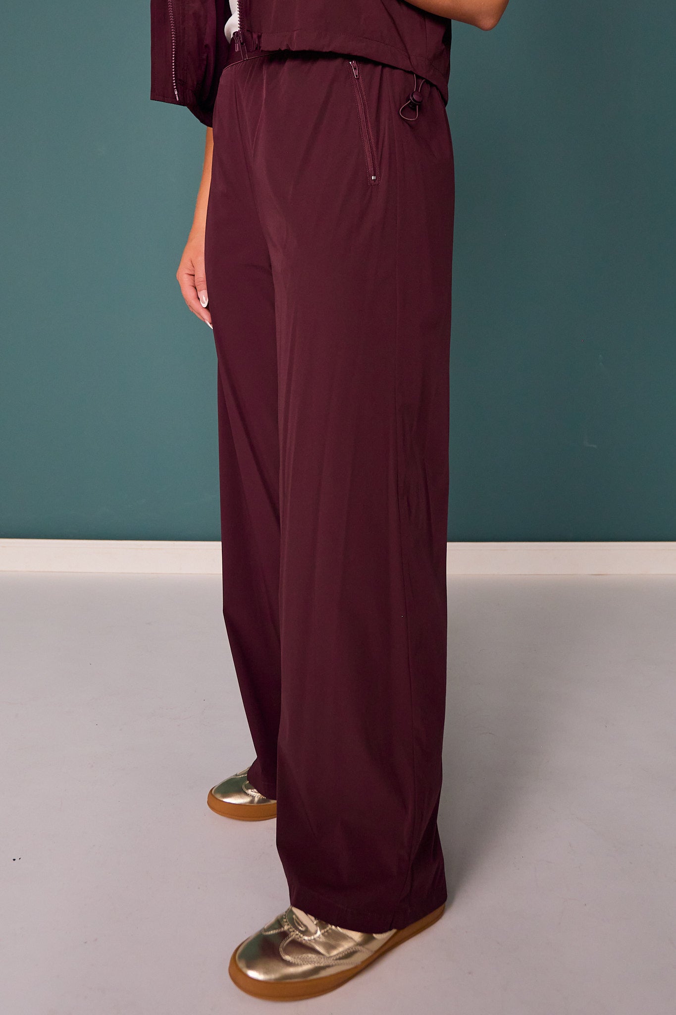 SSYS Wide Leg Active Pants In Deep Maroon