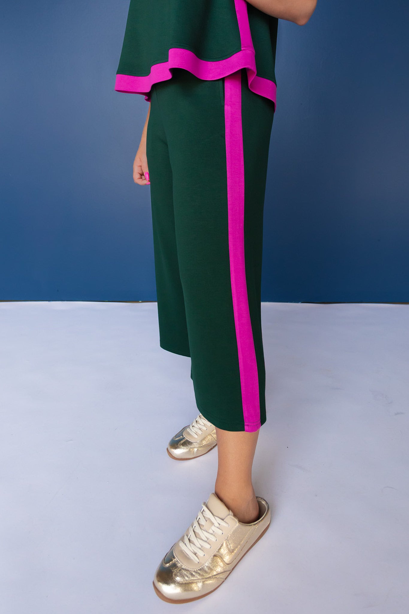 SSYS Colorblock Sleeveless Top with Crop Pants Air Set in Hunter and Orchid