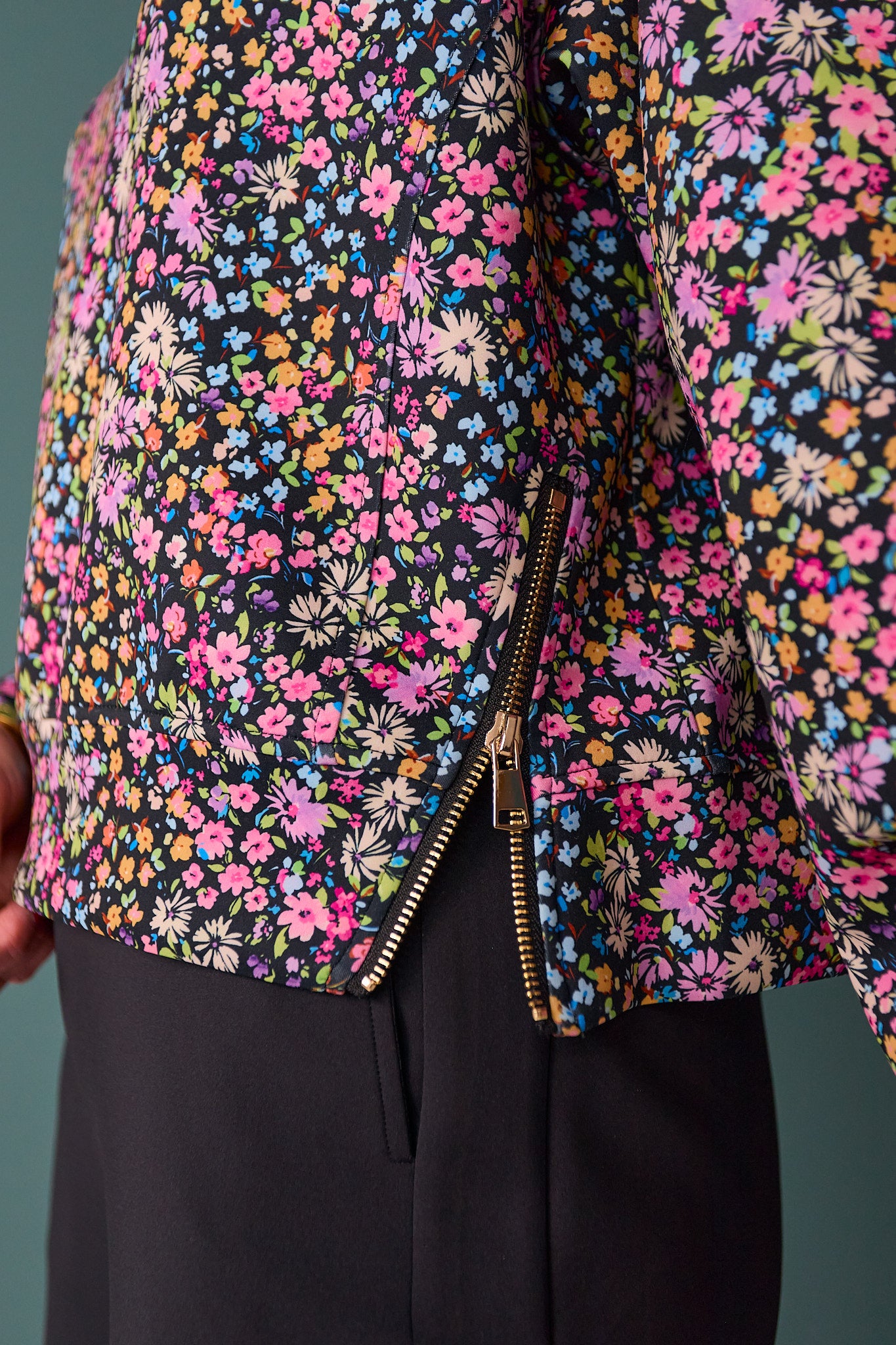 *PRE-ORDER ETA DEC* SSYS Gigi Scuba Mock Neck Cropped Pullover In Wildflower *FINAL SALE*