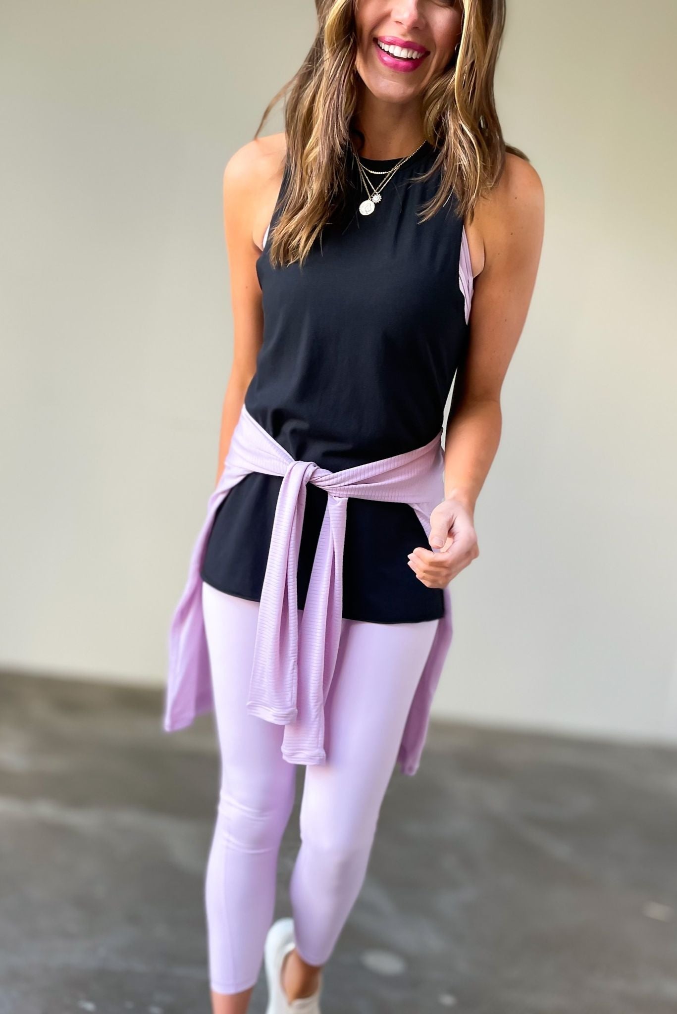 black ruched back muscle tank, stylish athleisure, fitness fashion, shop style your senses by mallory fitzsimmons