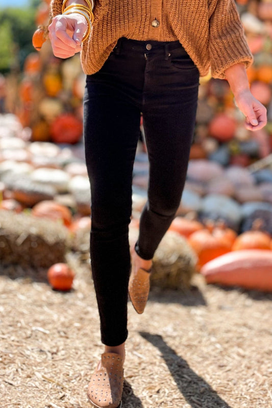 black high rise classic skinny jeans, feels like fall collection, fall denim, trendy outfits, shop style your senses by mallory fitzsimmons