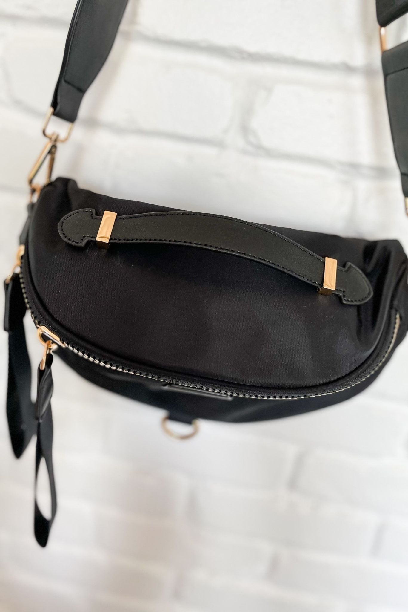 black nylon fanny pack, October athleisure collection, gym fashion, shop style your senses by mallory fitzsimmons